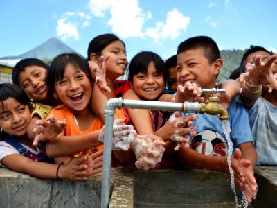 children-washing-hands